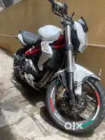 Benelli tnt300 twin cylinder