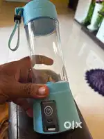 Rechargeable portable battery juice blender