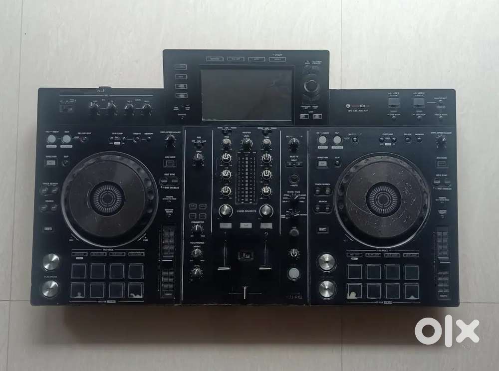 Pioneer XDJ-RX2 (DJ Console)