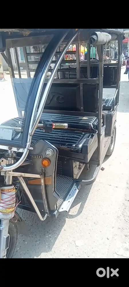 Yatri DLX e_riksha sale karni h