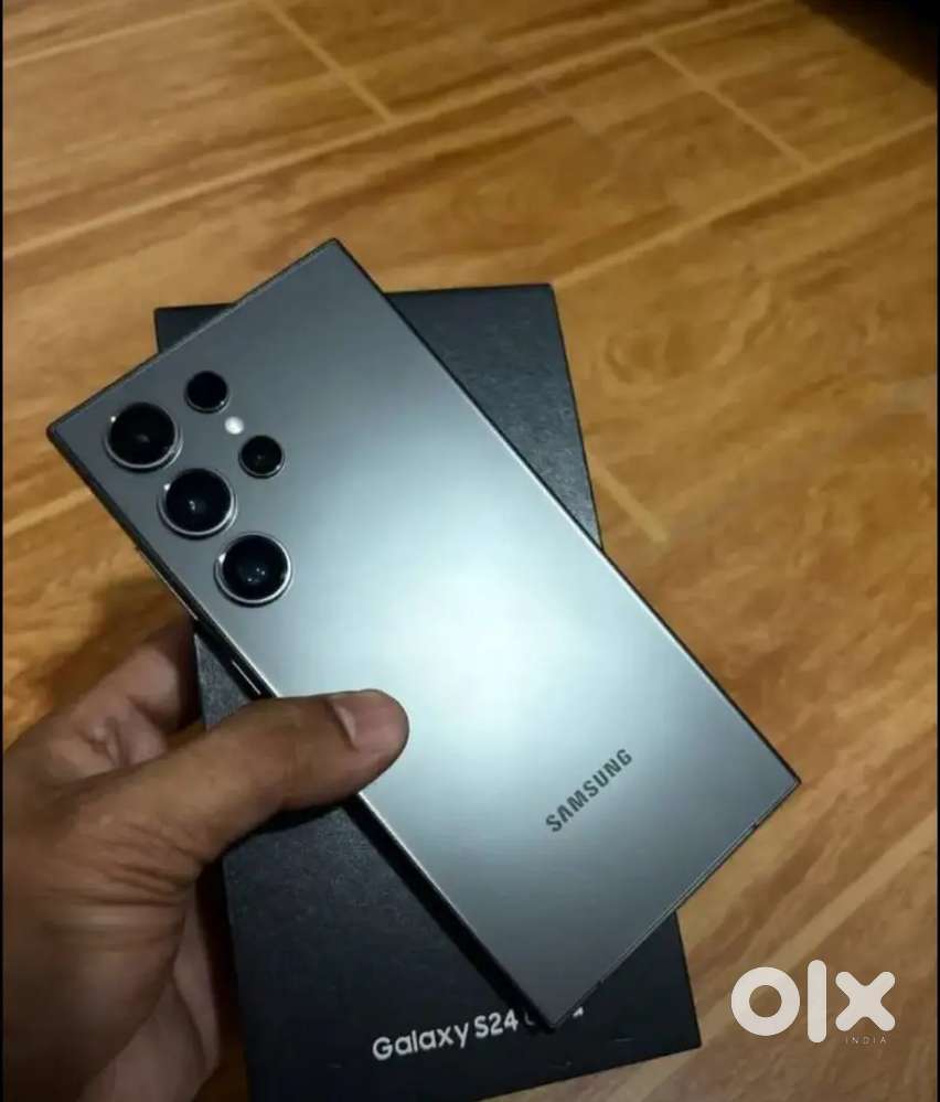 Samsung galaxy s24 ultra with all accessories