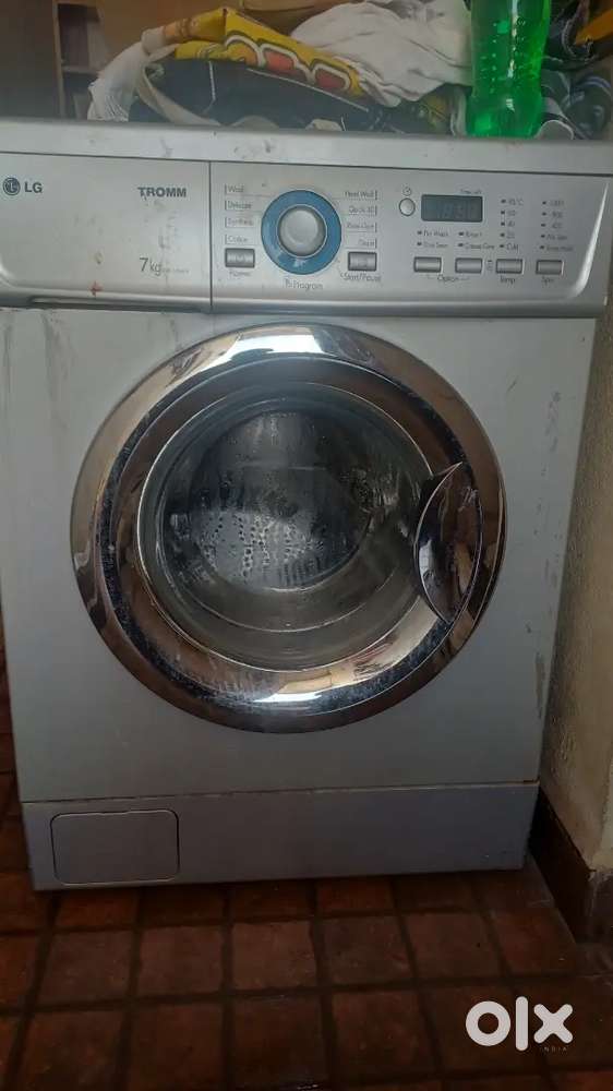 LG tromm 7kg automatic washing machine,all working condition 5year old