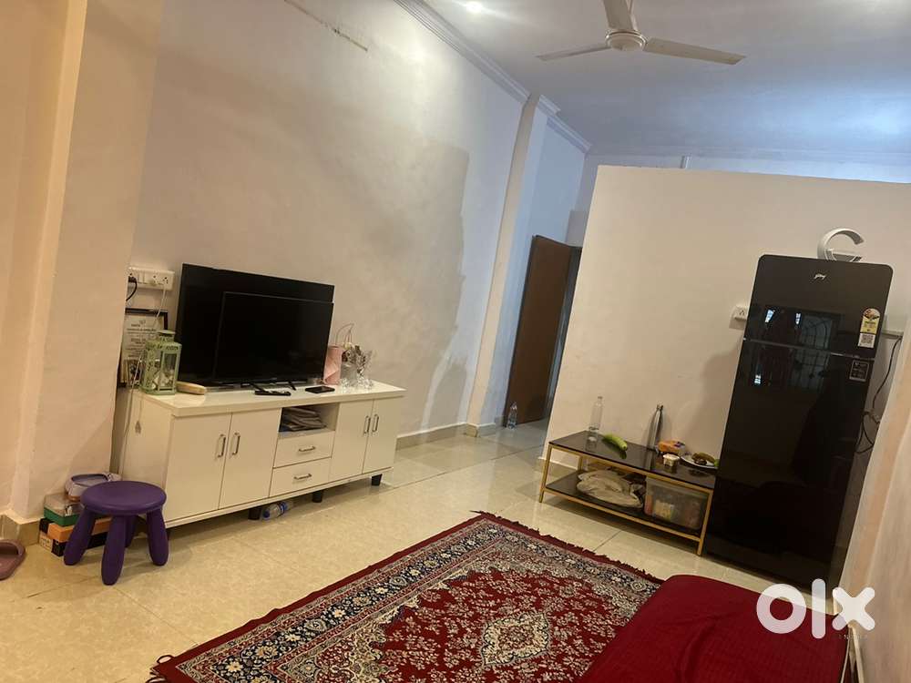 Roommate Only available for girls