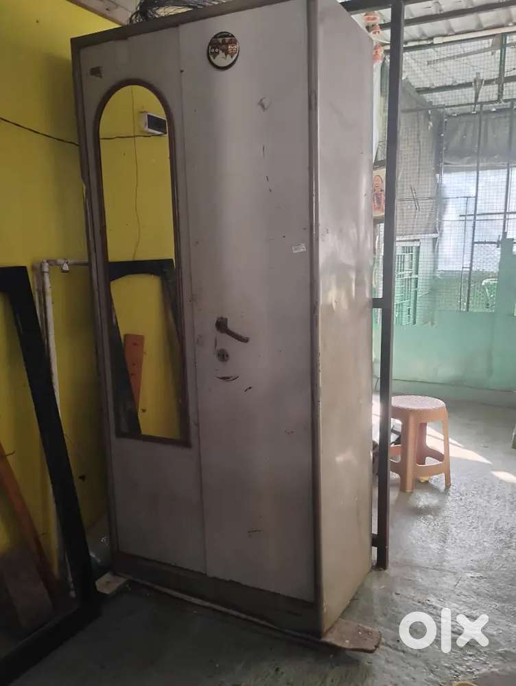 Almirah for sell konnagar