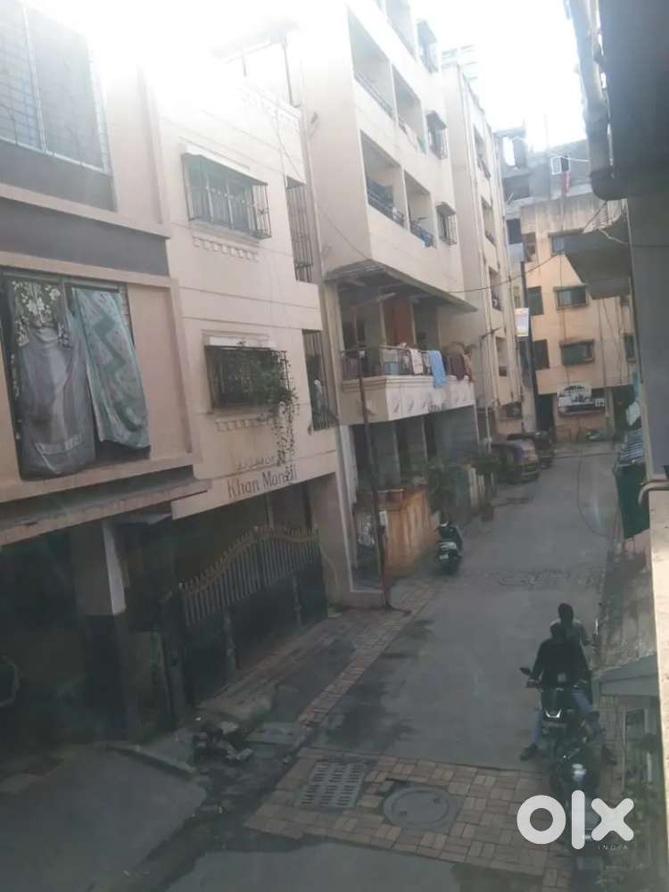 1bhk flat near Mohamdiya masjid . with galery 24 hrs corpration water.