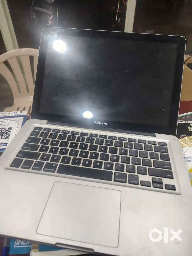 Apple laptop