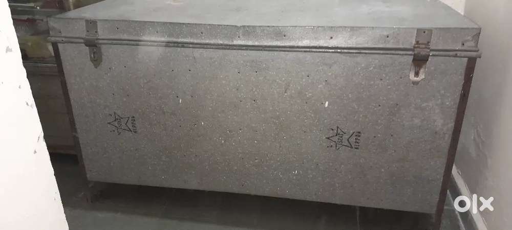 Steel Silver Iron Storage Box  28 Inches Galvanized Iron Trunk
