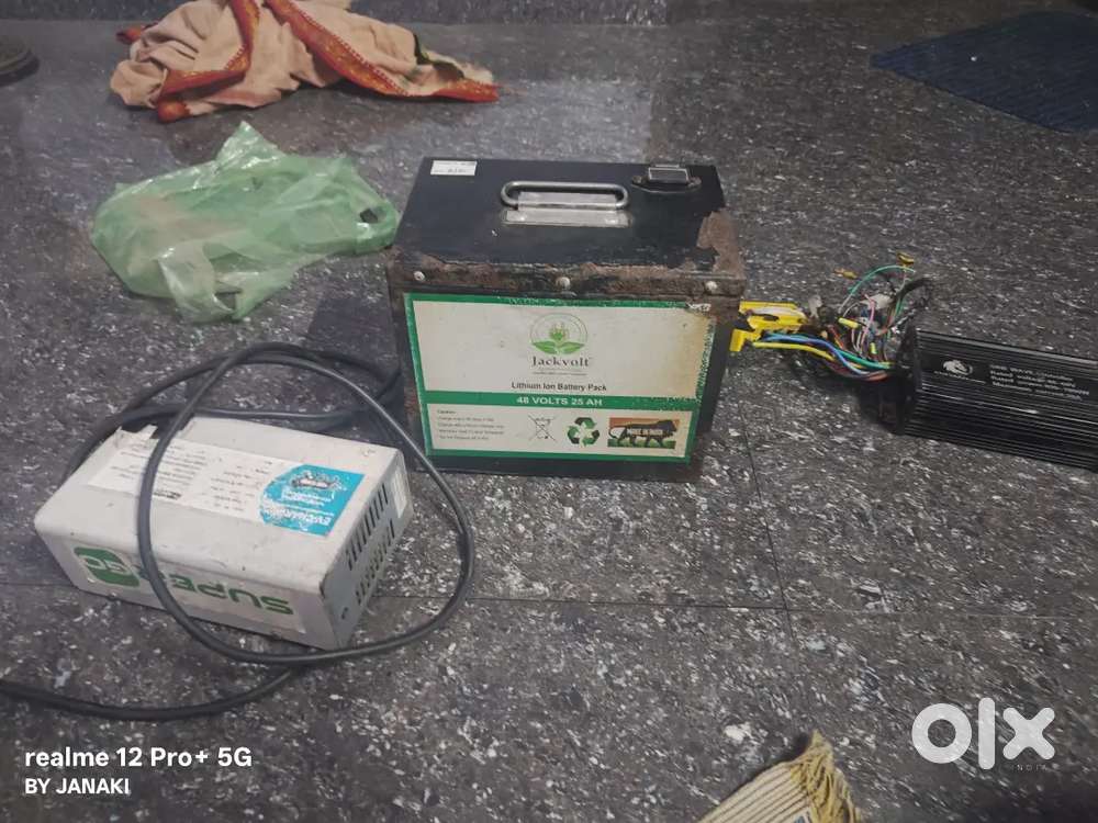 Electric vehicle lithium ion bettry just 2 years old with charge