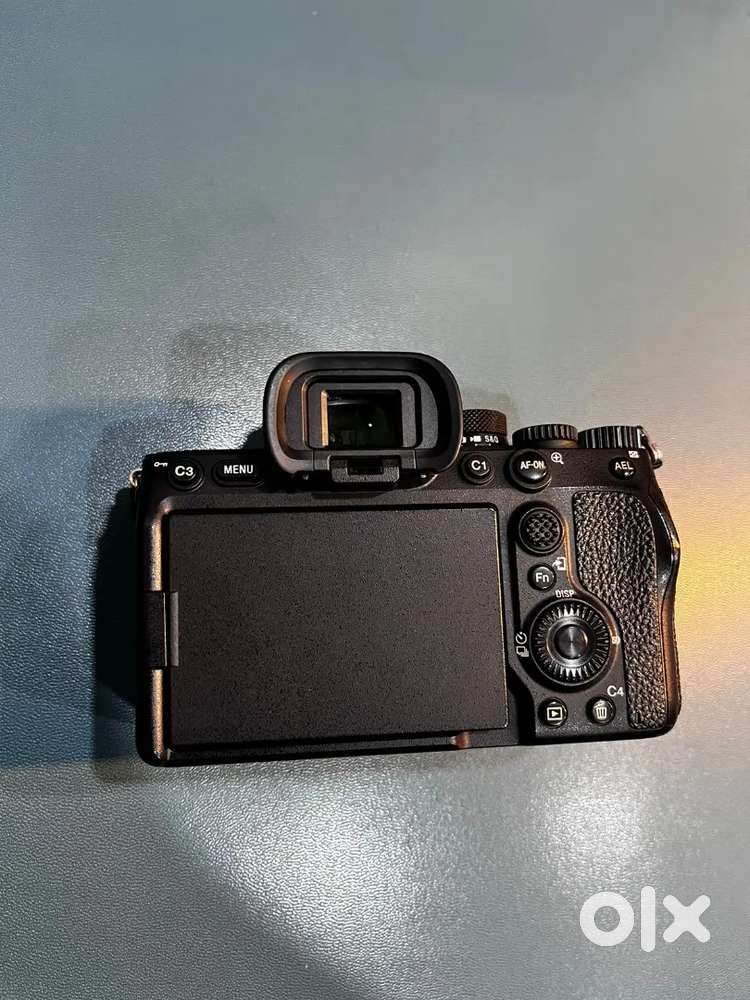 Sony Alpha 7 IV (α7 IV) Full-Frame Hybrid Camera