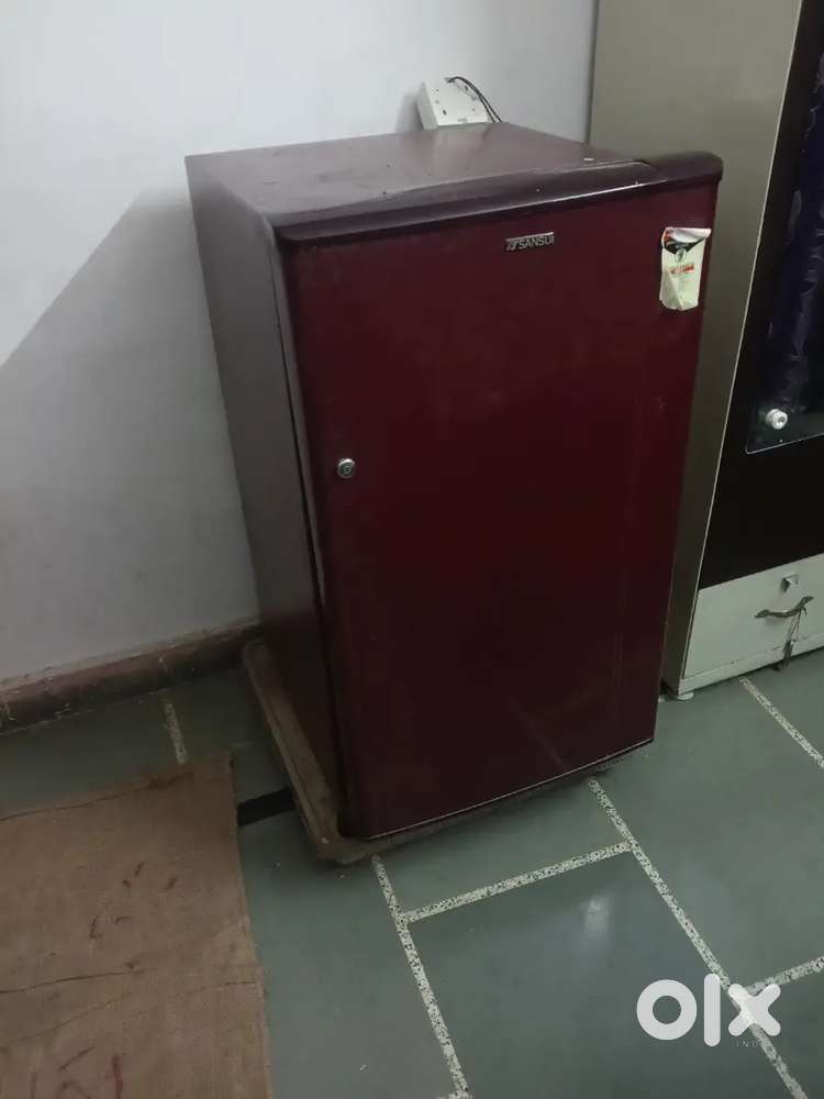 143 litre ka fridge bechna Hai Sansui ka 6 sal Purana Hai chalu
