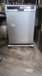 Dish washer