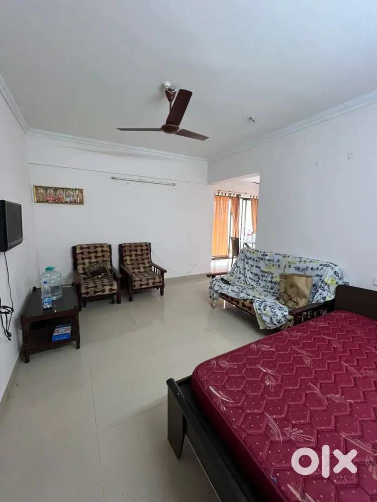 Single room for girls in 2BHK- Cordial Cyber Castle