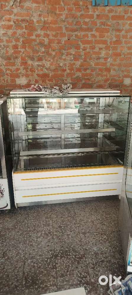 मिठाई का आल राउंडर कारीगर चाहिए