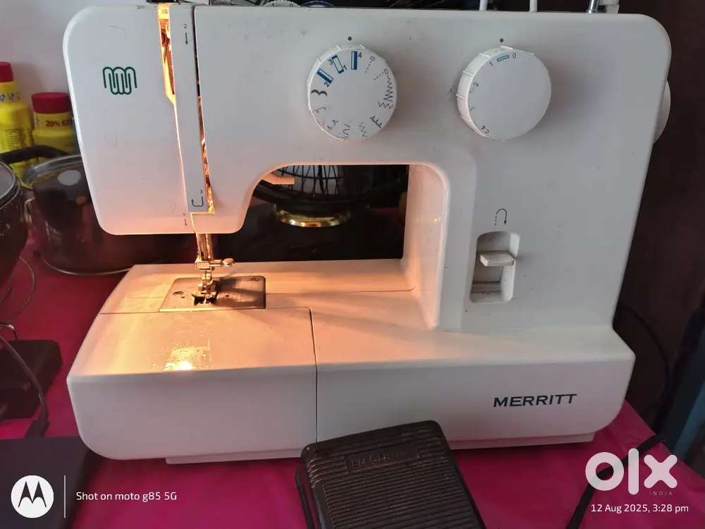 Meritt 1409 sewing machine white unused machine