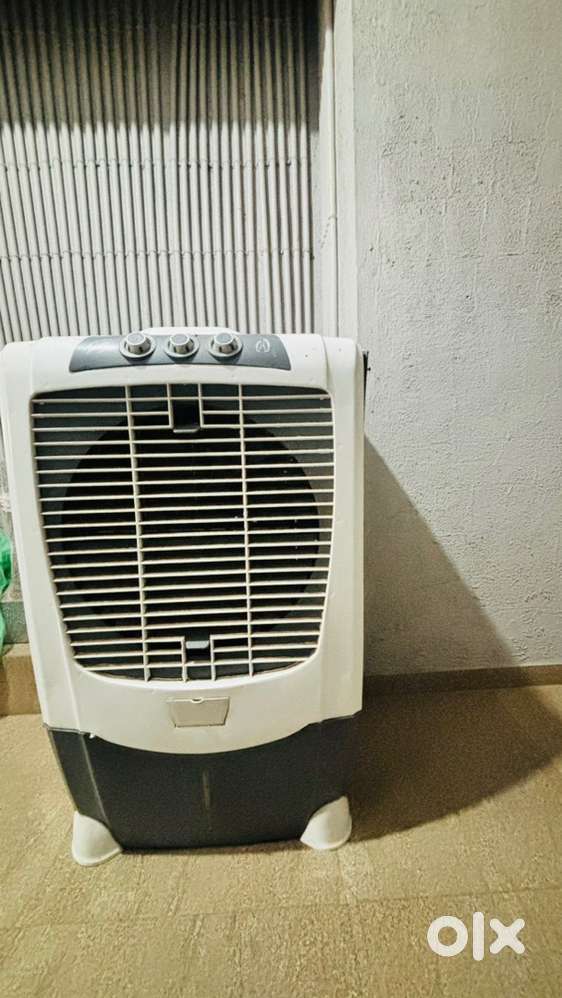 Water Cooler (1 year old)