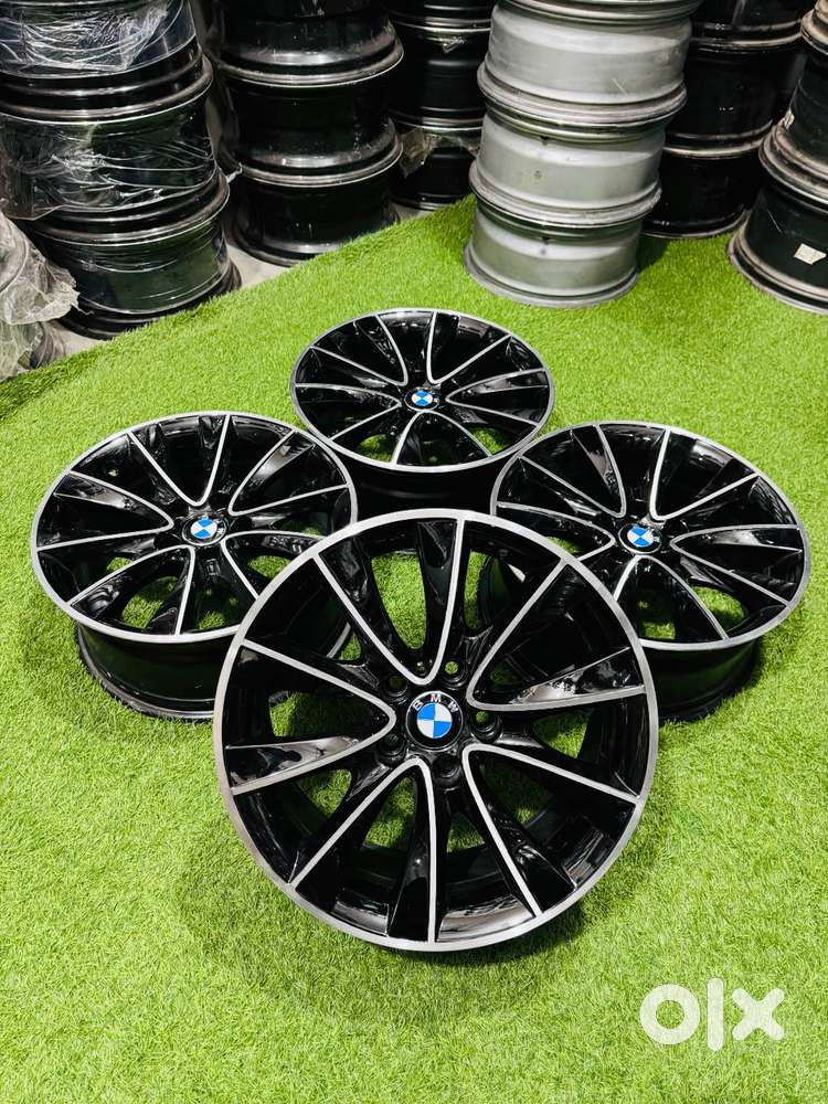 BMW ORIGINAL 18 INCHES ALLOY WHEELS (VERY GOOD ONDITION)