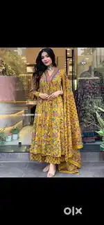 Urgent sale Floral kurti set