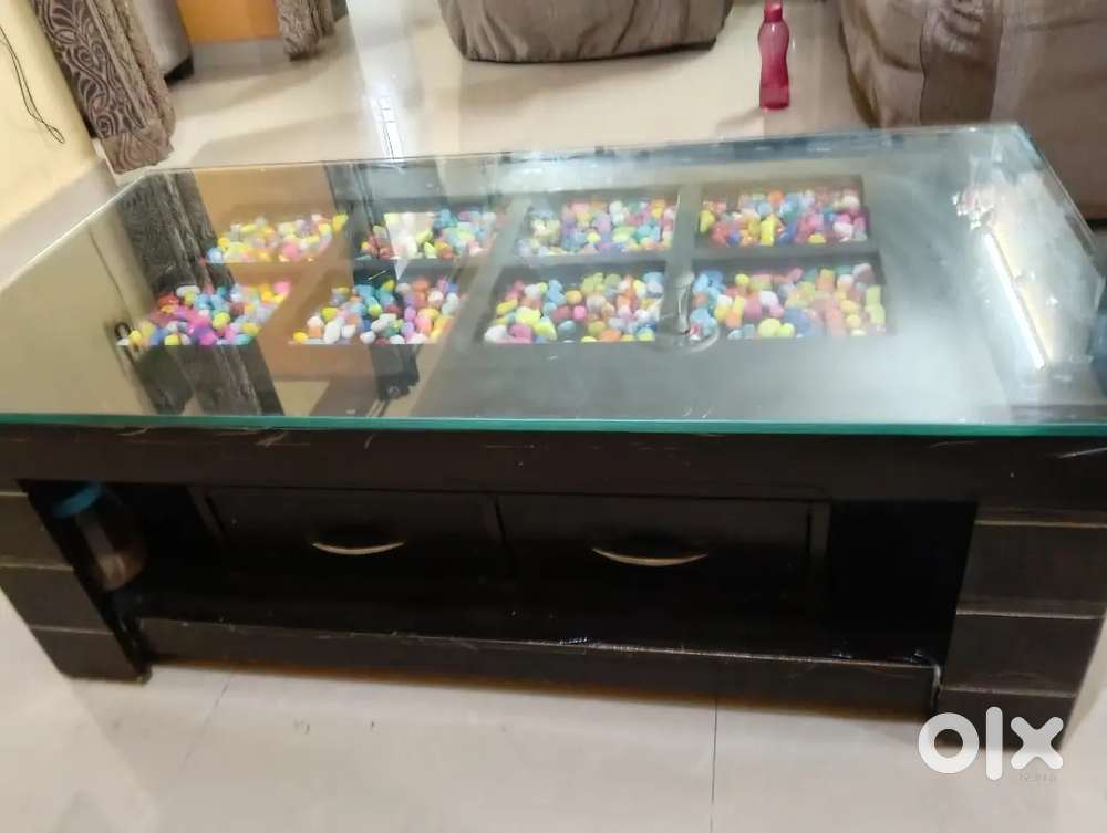 A sofa tea table