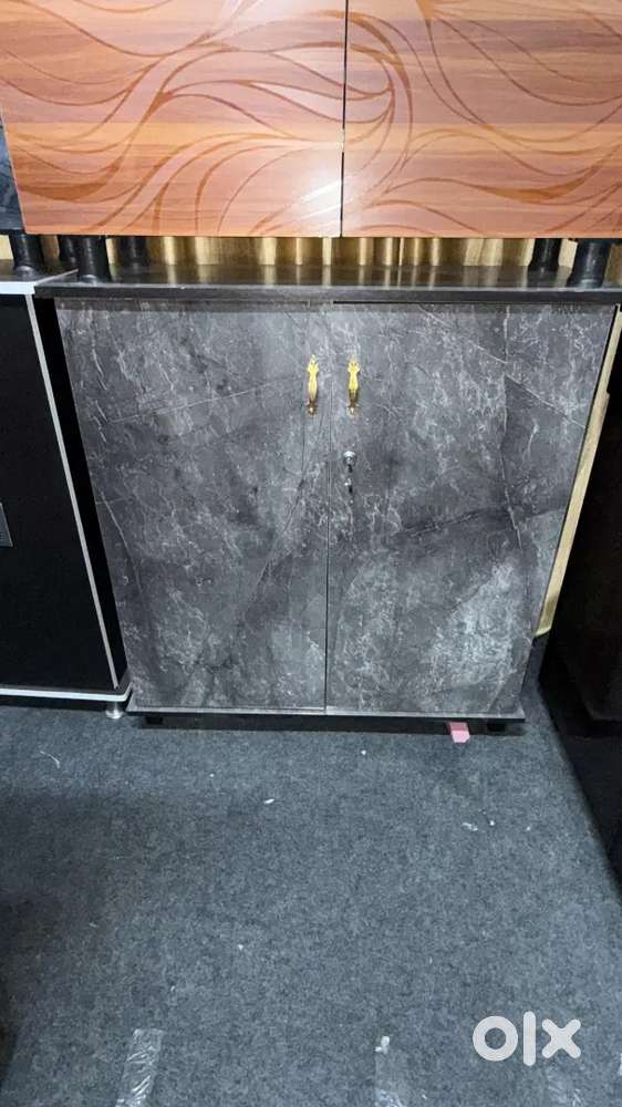 Showrack with affordable price available in starf furniture