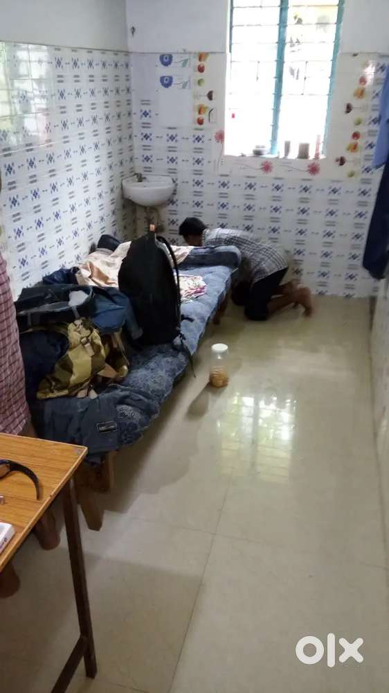 TO LET for MALE  BACHELORS  (1No)