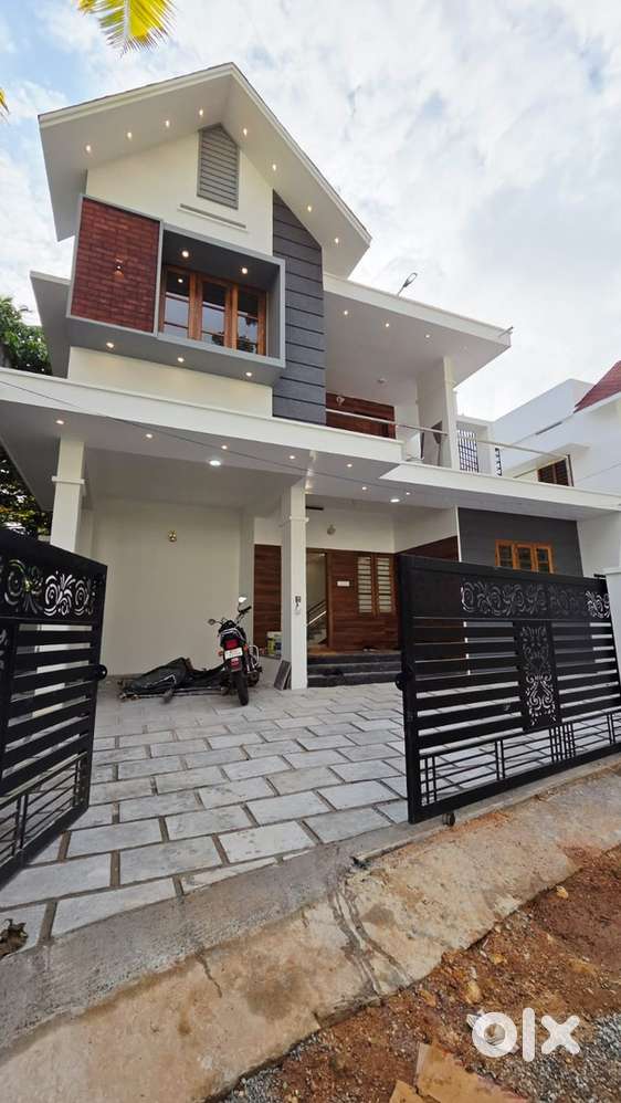 4.250cent new house for sale at mannathala 1700sqft 3bhk 78lakhs