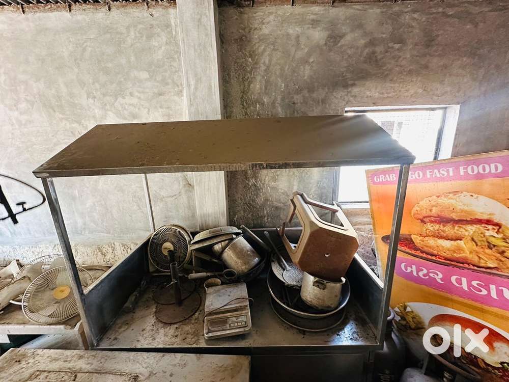 2 SS Trolley With Shed , SS table