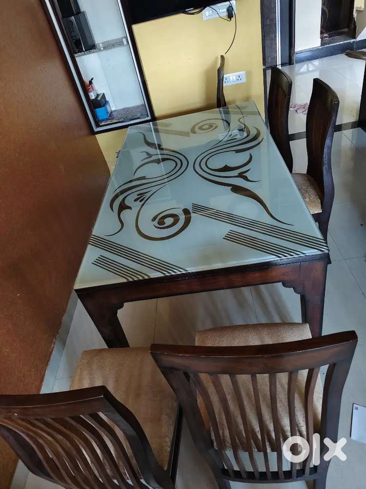 New Dining Table with  6 premium chairs