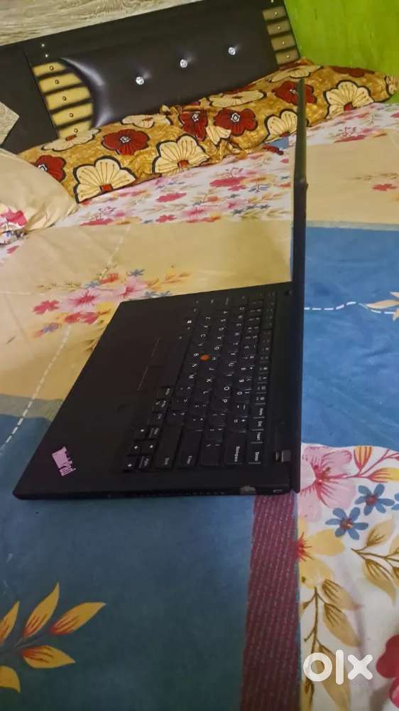 Lenovo laptop sell neet condition charger and wireless mouse