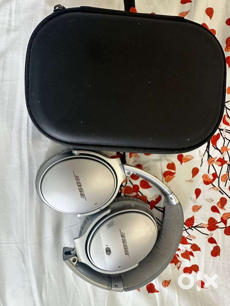 Bose Quiet Comfort 35 II Wireless Headphone (Silver)