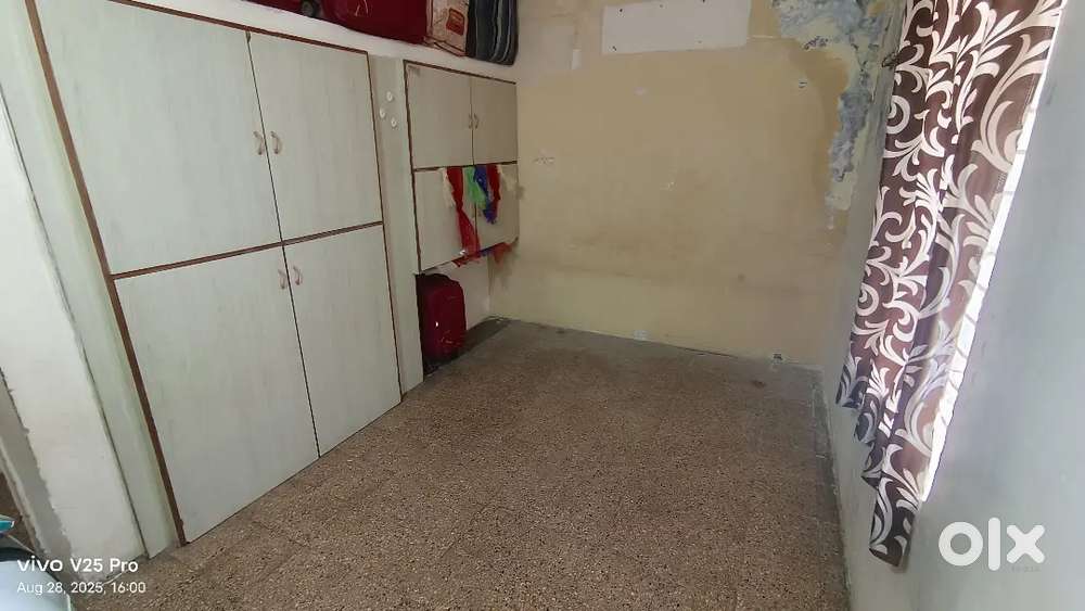 Need a 1 working women for flatmate