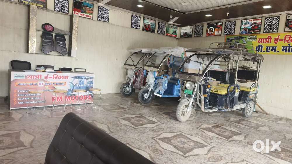 Boy for E-rickshaw showroom