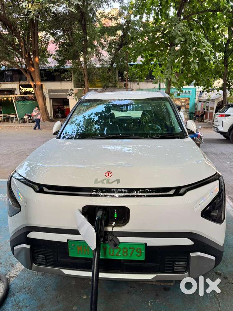 Full time driver for Kia Carens Clavis EV SUV