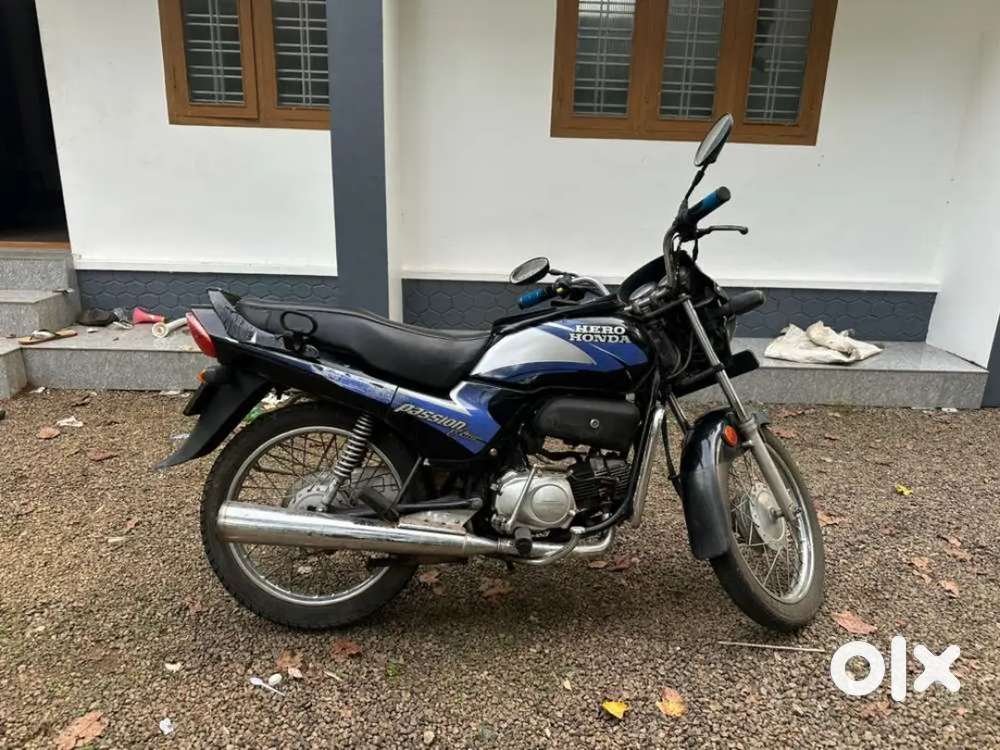 Koi lena chata hai to