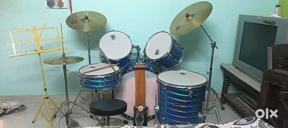 Musical instrument (drums)