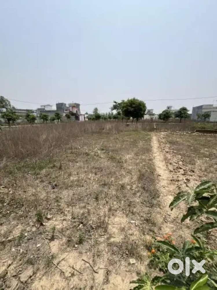 Plot fir sale in near by izzatnagar railway station