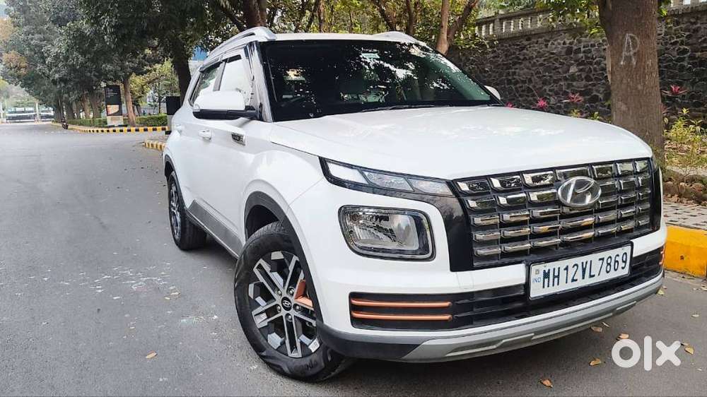 Hyundai Venue 2023 Diesel 10200 Km Driven