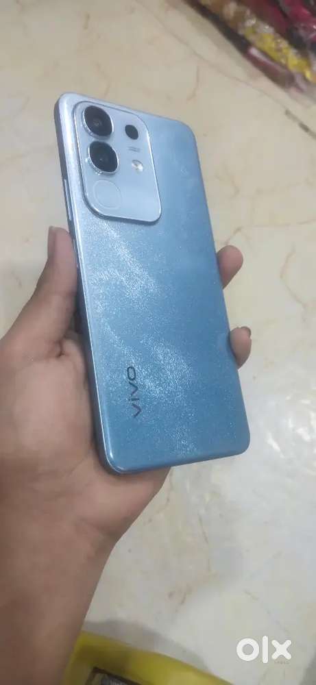 Vivo T4x 5g.  ram 8 128 box hai or charger bhe hai..6 month use Keya h