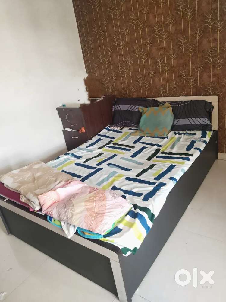 Queen Bed with Storage & size  6x4 ft