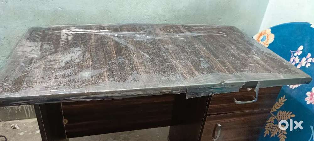 Selling a counter table/computer table
