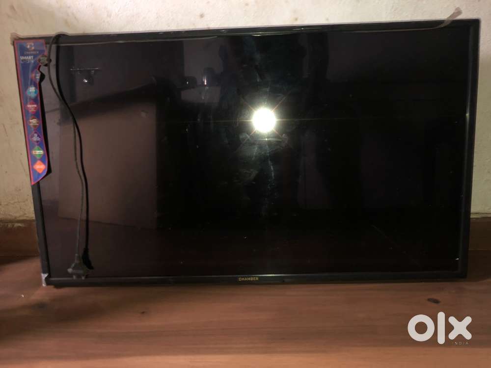 new android 40 “inch tv   display broken  brand name CHAMBER