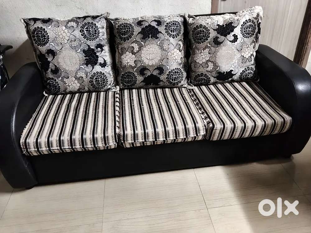 Good conditioned Five seater leather sofas