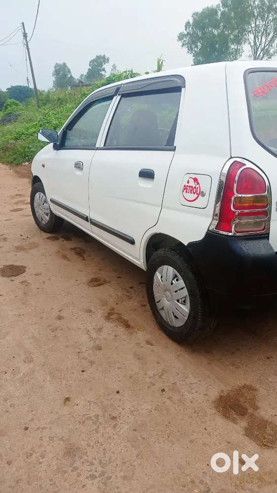 कार बेचना है बेचकर बोलेरो लेना है।