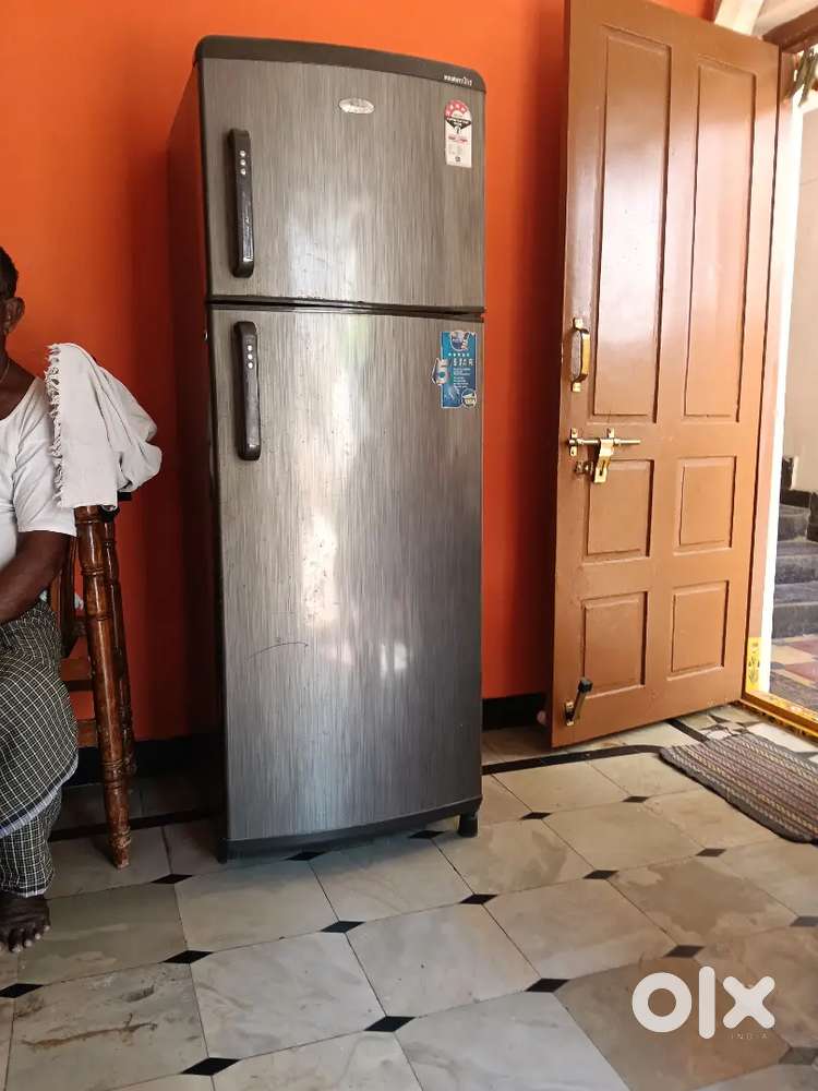 Whirlpool fridge selling