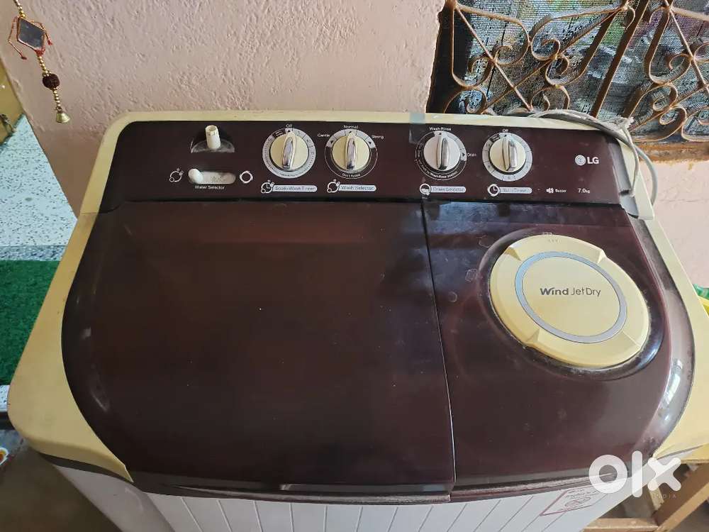 LG semi automatic washing maching
