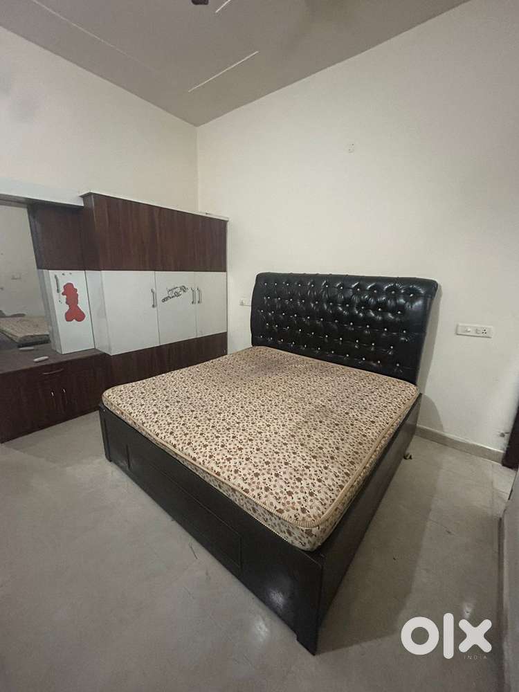 1bhk flat fir rent 13500 Shivalik city sec 127