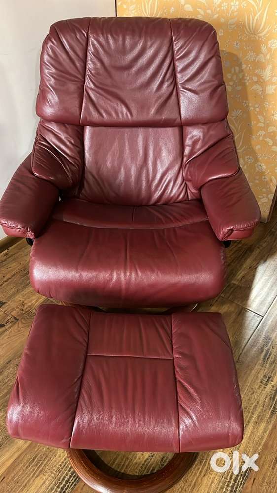 Premium Leather Recliner Chair with Ottoman – Excellent Condition