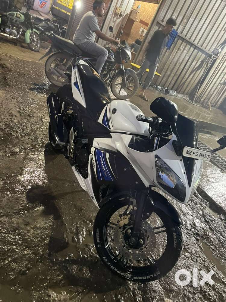 Yamaha R15 v2s