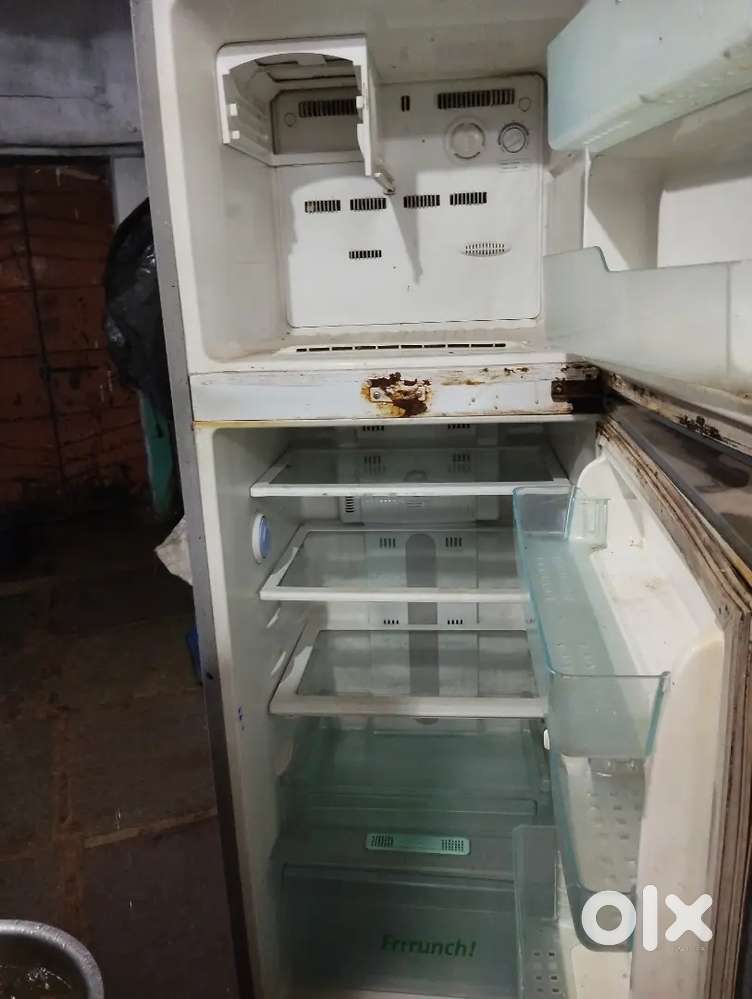 Cool drink ka frige hai ek normal frige hai dono good condition hai