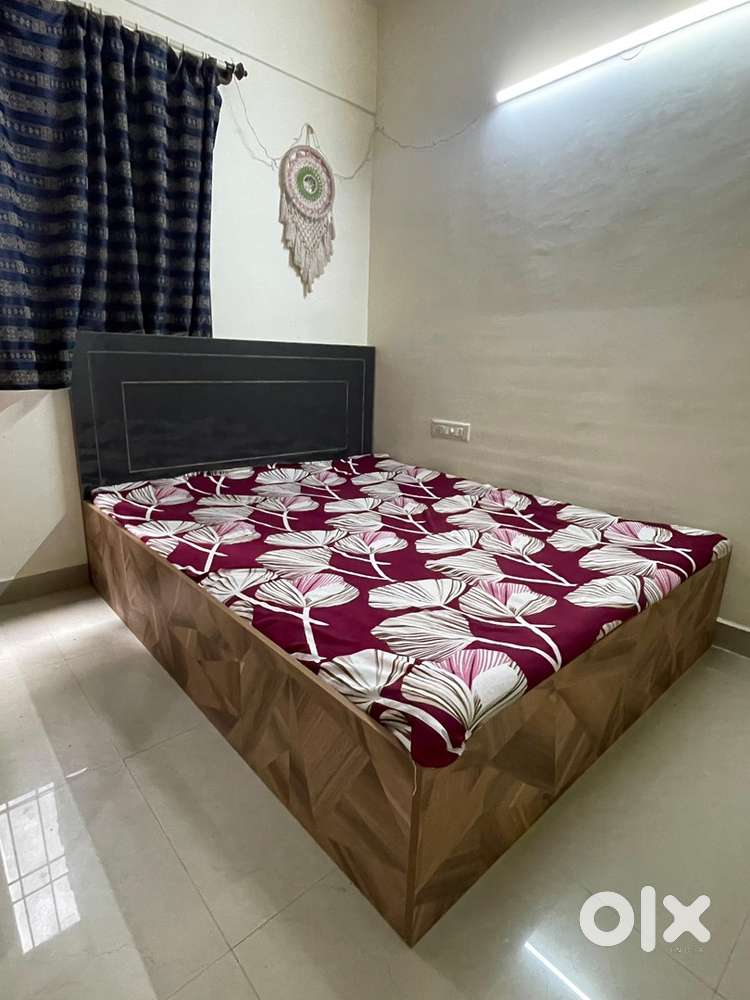 Bed cot with mattress, table & 4 chairs (only 6 months used)