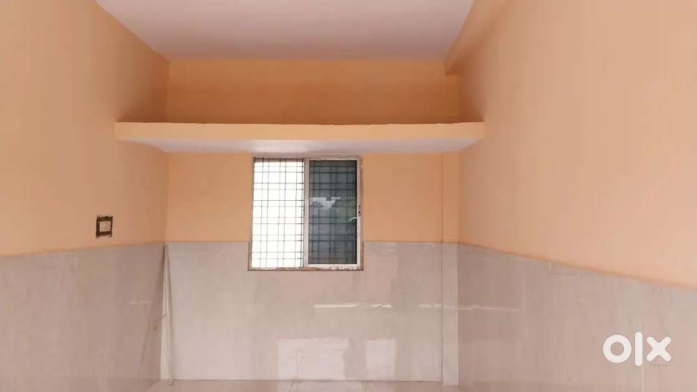 Shop available for rent 10,000rs shatabdi sqr
